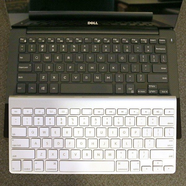 Vì có kích thước tổng thể là tương đối nhỏ, nên bàn phím của XPS 13 cũng khá nhỏ, nhưng các phím lại rất nhạy và có độ nảy tốt, bạn chỉ cần chạm nhẹ lên các phím là chúng đã phản hồi ngay. Tuy nhiên, bàn di chuột của laptop này lại có chút khó khăn, vì nó khá nhỏ nên khả năng di chuyển hạn chế và gây cảm giác phiền toái cho người dùng.