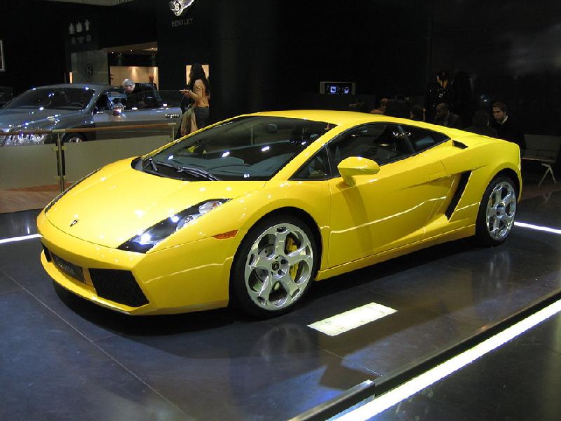 Duong tham tram cua hang sieu xe Lamborghini hinh anh 22