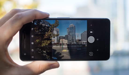 Cho đến nay Pixel 2 XL vẫn là ông vua về chụp hình khi được DxO Mark chấm 98/100 điểm, cao hơn cả iPhone X lẫn Galaxy Note 8 mặc dù chỉ sở hữu camera đơn. 