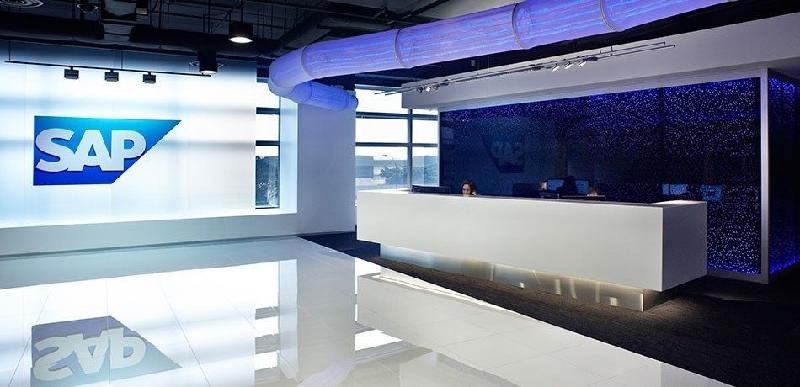 SAP (11/100): SAP được các nhân viên đánh giá cao bởi văn hóa làm việc mang tính đồng đội cao.