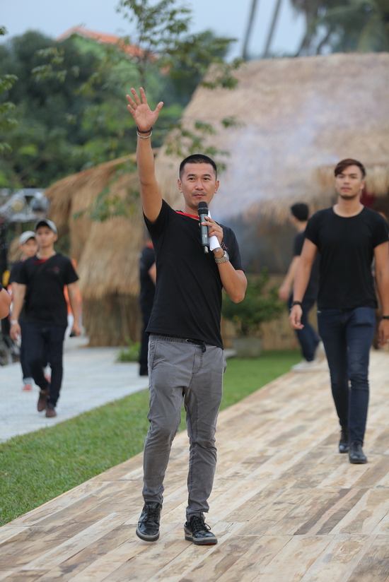 Diễn viên Quốc Cường tham gia chỉ đạo catwalk