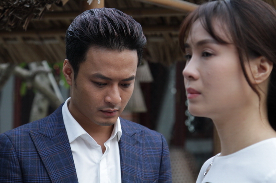 Về phía mình, vì thương mẹ, hận cha đã bỏ rơi mẹ mình, Phong quyết tâm bước chân vào gia đình ông Quang và từ đây, những tranh hấp, hiềm khích lại càng bùng nổ khi mối tình đầu của anh (Dung - Hồng Diễm thủ vai) giờ lại là vợ của Đăng - người em cùng cha khác mẹ.