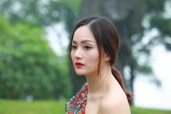 Lan Phương vai Diệu (vợ Phong) - mẫu phụ nữ ích kỷ, thực dung, mưu mô. Ban đầu, Diệu lấy Phong vì toan tính vật chất nhưng rồi dần yêu Phong. Khi phát hiện ra Phong không yêu mình, Diệu tìm cách trả thù, gây mâu thuẫn, hiềm khích trong gia đình họ Vũ.