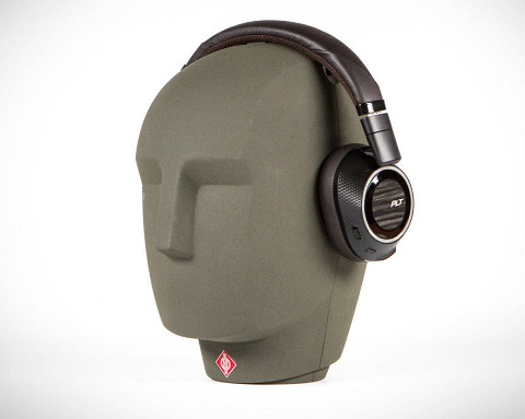 8. Plantronics BackBeat Pro 2. Plantronics đã thành công với phiên bản thứ hai của BackBeat Pro này. Nếu thời gian hoạt động giống như phiên bản thứ nhất (32 giờ) thì người sử dụng đánh giá cao hơn chất lượng âm thanh và thiết kế của phiên bản thứ 2 này. Một lựa chọn thay thế cho các mô hình giảm tiếng ồn của Bose và Sony đang bán với giá cao hơn 150 euro trên thị trường. Điểm đánh giá : 7,47/10. Giá nhà sản xuất : 249 euro.