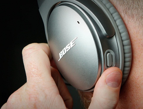 1. Bose QuietComfort 35 II. Người kế nhiệm QuietComfort 35, phiên bản 2 cung cấp âm thanh đồng nhất hơn. Phụ kiện sử dụng thoải mái và có một nút để kích hoạt trực tiếp trợ lý của Google. Điểm đánh giá : 8,86/10. Giá nhà sản xuất : 380 euro.