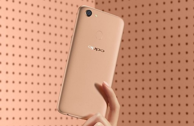 Oppo F5 Youth mang thiết kế nguyên khối toàn phần với mặt lưng liền mạch cho vẻ đẹp sang trọng và tối giản tinh tế. Phiên bản này không có các đường anten chạy dọc trên đỉnh và đáy máy như F5.