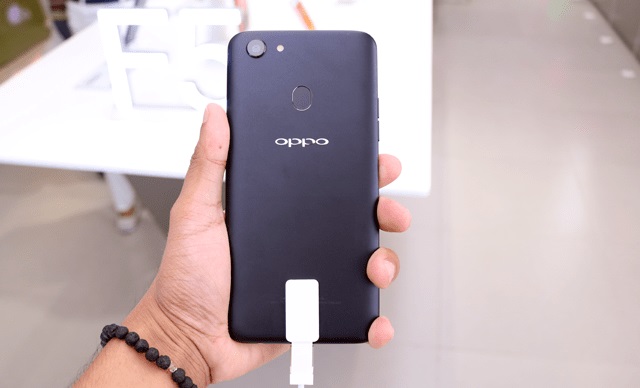  Chiếc loa ngoài của F5 Youth cũng được cải tiến về công nghệ cũng như phần cứng. Người dùng có thể nghe rất rõ nét âm thanh khi thoại, cũng như các âm thanh dạng sóng, thậm chí ngay cả khi điện thoại trong túi của bạn.