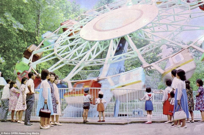 Công viên này được mở cửa lần đầu năm 1977 và có khoảng 10 trò chơi. Ảnh: Retro DPRK
