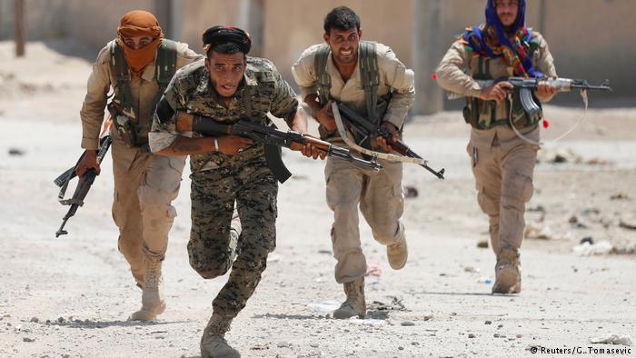 Đồng minh dũng mãnh nhất của Mỹ ở Syria vội vàng quy phục Nga?