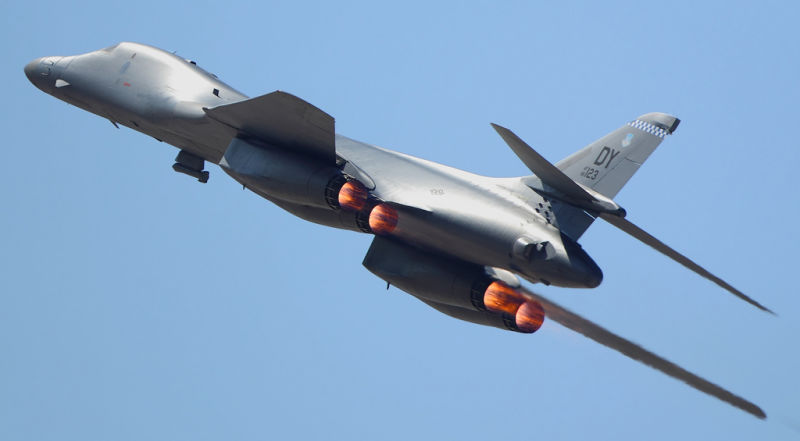Máy bay ném bom B-1B
