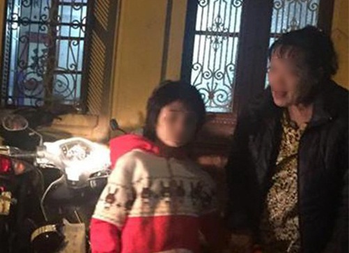 Hà Nội: Thắt lòng nghe bé trai kể hành trình chạy trốn khỏi &quot;ngục tù&quot; của bố và mẹ kế