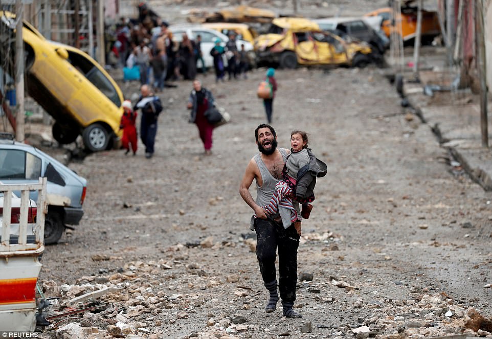 Chùm ảnh thâm nhập vào chiến trường tàn khốc ở Syria và Iraq