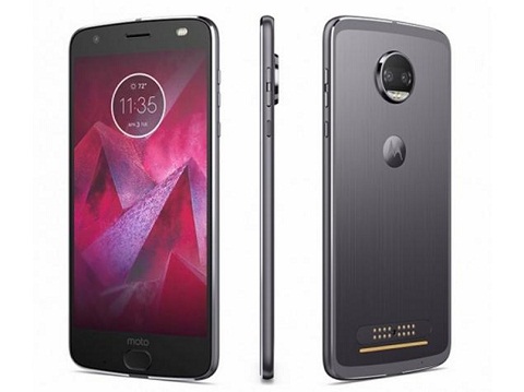 Motorola Z2 Force. Nếu muốn chọn một chiếc smartphone độc, lạ, bạn nên chọn Motorola Z2 Force (giá 799 euro - khoảng 21 triệu đồng). Z2 Force được trang bị màn hình 5,5 inch độ phân giải 2560 x 1440 có thể tăng khả năng của nó nhờ vào sự trợ giúp của các mô-đun bổ sung ở lưng điện thoại, trong đó có máy ảnh zoom quang học, máy ảnh 360 độ, máy chiếu video, loa JBL, máy in Polaroid, pin phụ, vỏ sạc cảm ứng.  Điện thoại có tính năng chống giật và màn hình bằng polycarbonate gần như không thể phá vỡđảm hành lên đến 4 năm.Thêm camera kép ở mặt sau cung cấp hình ảnh tương phản với nền mờ tuyệt đẹp.