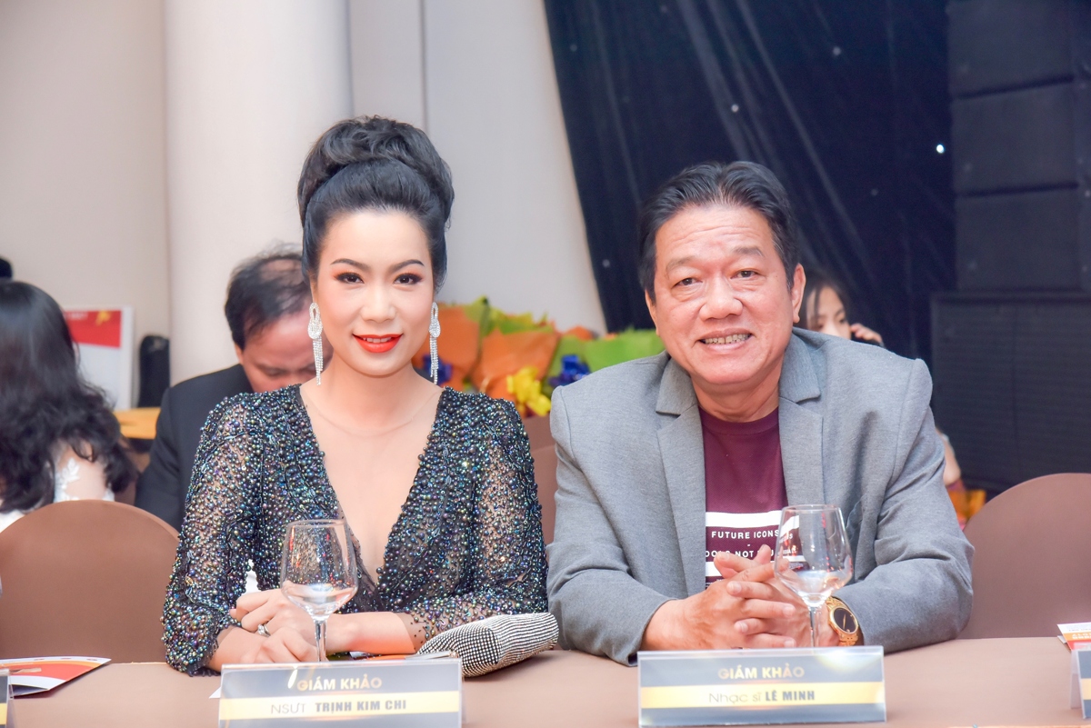 Á hậu Trịnh Kim Chi gợi cảm đi chấm thi Quý ông Lịch lãm 2017