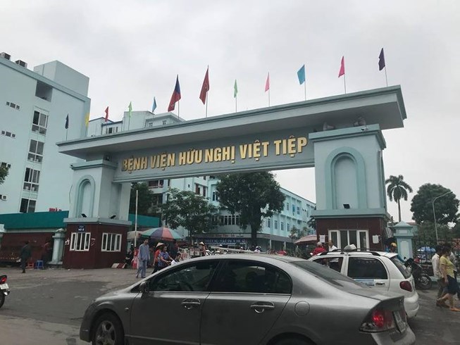 Bảo vệ dùng dùi cui đánh người chăm bệnh nhân