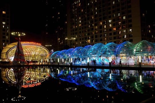 Đón Giáng sinh cùng Thiên thần và nàng Tiên cá tại “Vũ hội đại dương” ở Vincom Mega Mall Times City