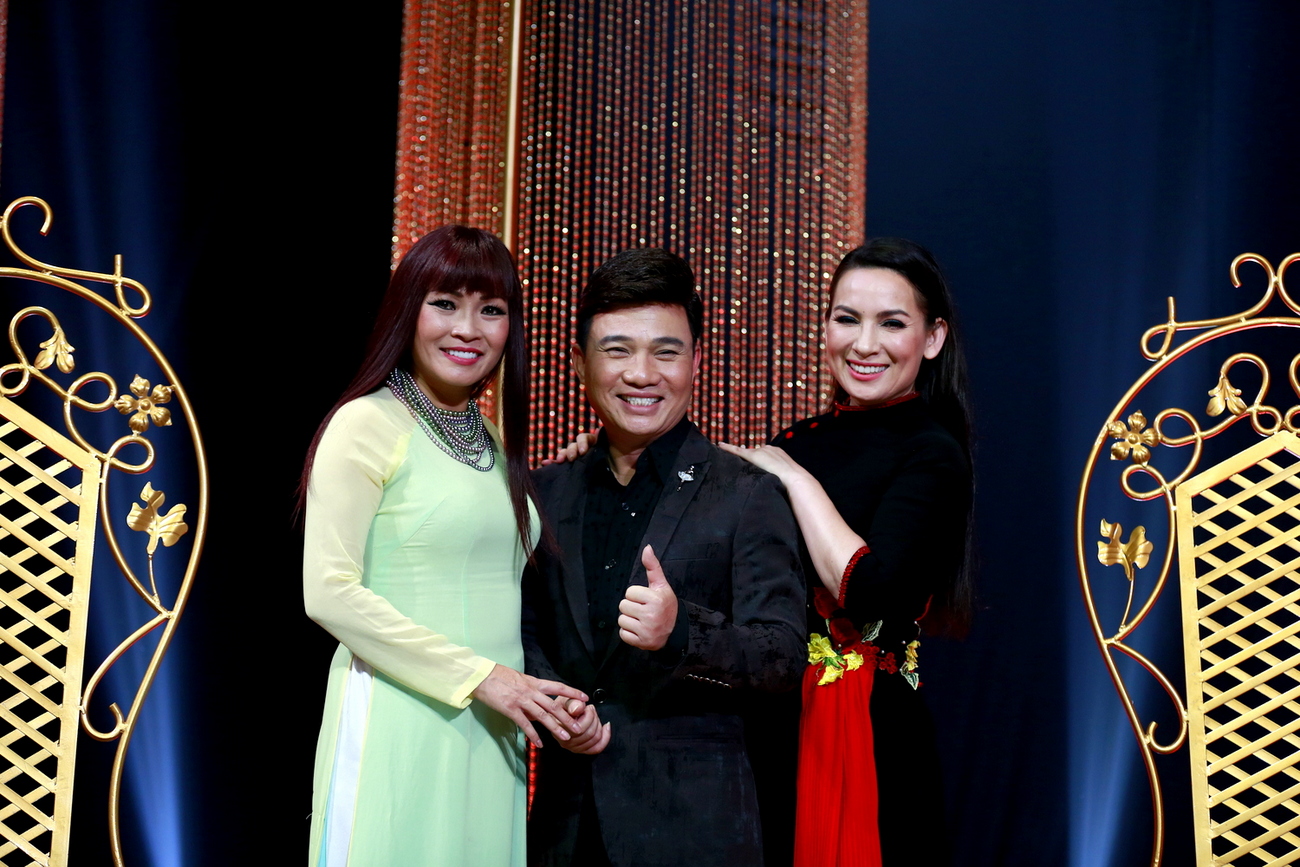 Phương Thanh hội ngộ với Phi Nhung và Quang Linh trên ghế nóng