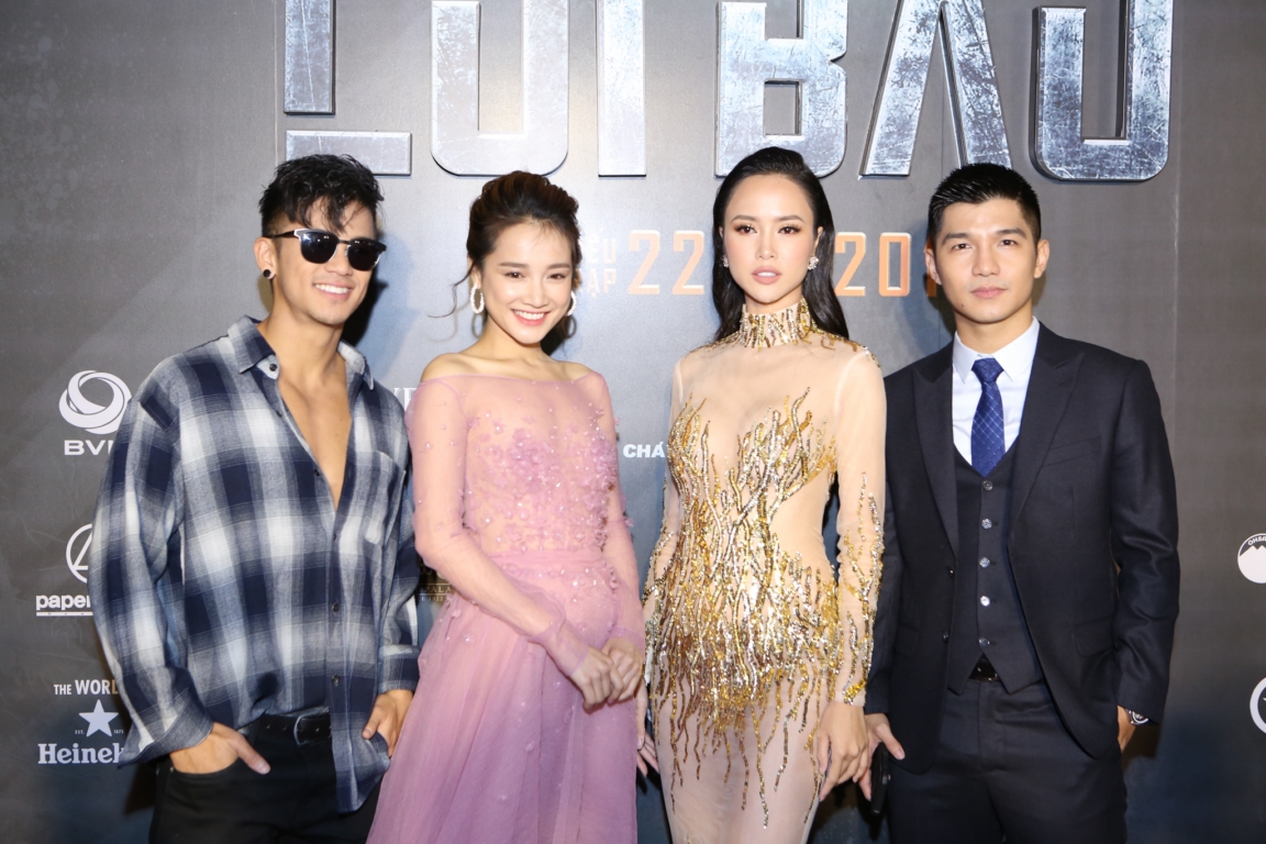 Nhã Phương xinh như công chúa tại buổi ra mắt phim Lôi Báo