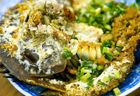 Ngộ độc hải sản, hai người bị hôn mê, liệt toàn thân