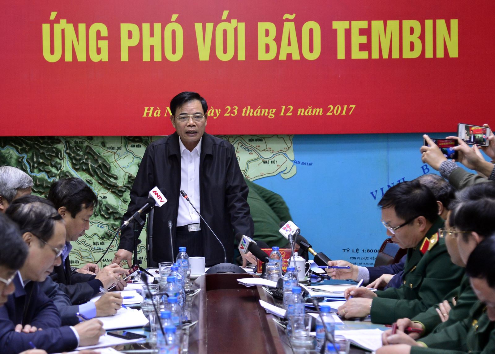 họp bão