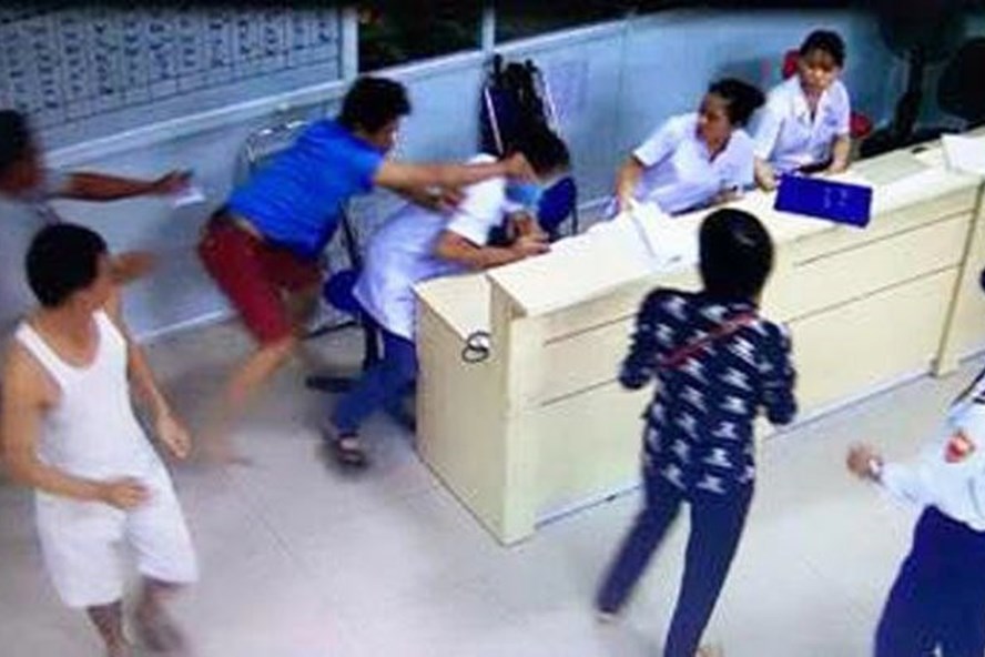 Bác sĩ có quyền từ chối bệnh nhân trong trường hợp nào?