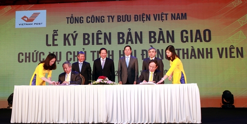 Tại buổi Lễ, ông Đỗ Ngọc Bình, nguyên Chủ tịch Hội đồng thành viên đã ký văn bản bàn giao các nhiệm vụ của Chủ tịch HĐTV và các nội dung thuộc công tác của bí thư Đảng ủy cùng một số công việc khác cho ông Phạm Anh Tuấn.