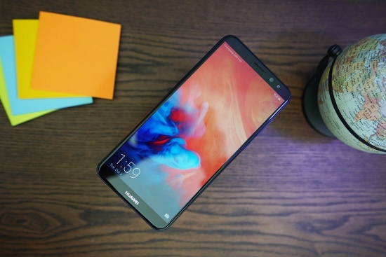 Oppo F5 Youth - Huawei Nova 2i: Kẻ tám lạng, người nửa cân?