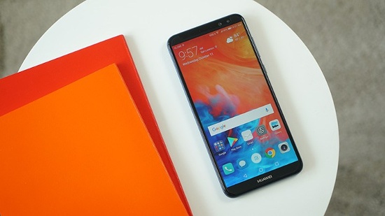 Hiệu năng: Huawei Nova 2i được trang bị chipset HiSilicon Kirin 659 xung nhịp tối đa lên tới 2,36 GHz bao gồm 8 nhân ARM Cortex-A53 (4 nhân hiệu năng cao 2,36 GHz chạy các tác vụ nặng và 4 nhân tiết kiệm pin 1.7 GHz chạy các tác vụ nhẹ), nhân đồ họa ARM Mali-T830 MP2 đi kèm với 4GB RAM và bộ nhớ trong lên tới 64GB.