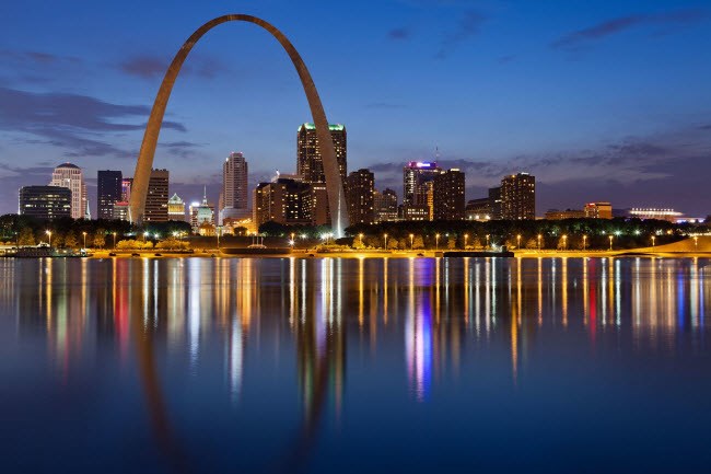 7. Missouri, Mỹ: Bang Missouri có nhiều phong cảnh đẹp và địa điểm du lịch hấp dẫn như các hang động đá vôi, công viên giải trí Silver Dollar City, bao tàng,…Nhưng tình hình an ninh tại bang này hiện không được đảm bảo do một số vụ xung đột liên quan tới phân biệt chủng tộc xảy ra tại đây.