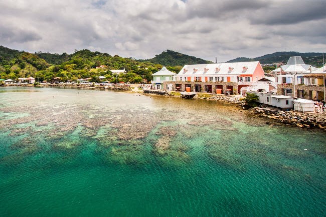 8. Honduras: Honduras nổi tiếng với các địa điểm lặn đẹp nhất thế giới và là một trong số ít nơi du khách có thể ngắm cá mập voi, lợn biển và rạn san hô. Nhưng tỷ lệ giết người ở Honduras ở mức cao nhất hành tinh, khiến quốc gia này trở thành một trong những địa điểm du lịch nguy hiểm nhất thế giới.