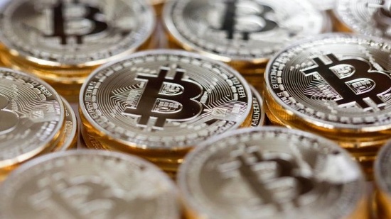 Bitcoin từng bị tấn công quy mô lớn: Vào đầu năm 2014, tiền ảo bitcoin đã phải chịu một tổn thất nặng nề sau khi Mt. Gox – Một trong những sàn giao dịch bitcoin lớn nhất thế giới tại Nhật Bản đã bị hack tấn công và đánh cắp toàn bộ số tiền ảo bitcoin mà Mt. Gox nắm giữ trên Internet. Khoảng 460 triệu USD (giá trị năm 2014) đã bị đánh cắp. Đó là tổn thất lớn nhất của bitcoins từ trước đến nay và làm dấy lên mối quan tâm về việc đảm bảo an toàn cho đồng tiền này.