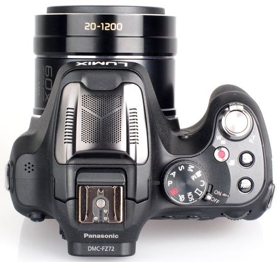 Lumix FZ72 có cảm biến 16,1 megapixel, được tích hợp tính năng 