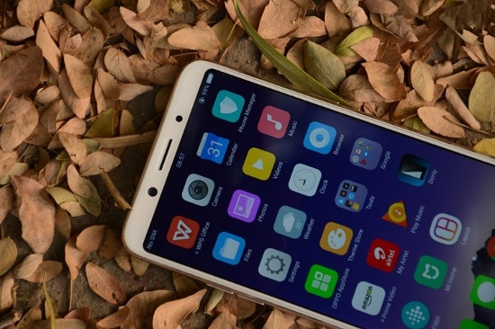 Oppo F5: Đây là chiếc smartphone đầu tiên của Oppo sở hữu màn hình 6 inch tràn viền thời thượng với độ phân giải Full HD+ (2.160x1.080 pixel) và ti lệ 18:9, giúp hình ảnh hiển thị rộng hơn, mang đến những trải nghiệm giải trí khác biệt hơn, trong khi vẫn đảm bảo kích thước nhỏ gọn. 