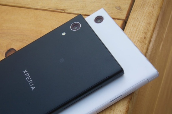 Thuộc phân khúc tầm trung, nhưng Xperia XA1 Ultra được trang bị hệ thống camera của dòng máy cao cấp với camera chính mặt sau cảm biến 23 MP, khẩu độ f/2.0 kết hợp với công nghệ xử lý hình ảnh ấn tượng của Sony, cho phép chụp nhanh trong 0,6 giây, ổn định hình ảnh với tính năng Steady Shot, ISO tối đa 6400 trong khi chụp và 3200 khi quay video. 