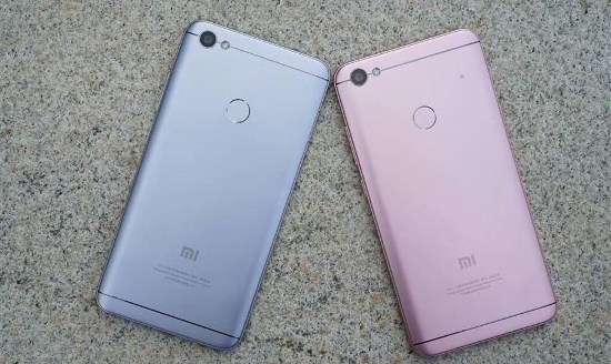 Redmi Note 5A Prime sở hữu thiết kế nguyên khối với mặt lưng tích hợp cảm biến vân tay một chạm, màn hình 5,5 inch độ phân giải HD và đi kèm cảm biến hồng ngoại, cho phép điều khiển các thiết bị điện tử trong gia đình. Đây cũng là tính năng rất ít smartphone tầm trung có được. 