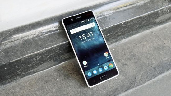 Nokia 5 được trang bị màn hình IPS LCD kích thước 5,2 inch độ phân giải HD được bảo vệ bằng kính cường lực Gorilla. Máy được trang bị chip Snapdragon 430 giống như trên Nokia 6, RAM 2GB cùng 16GB bộ nhớ trong và có thể mở rộng thông qua thẻ nhớ ngoài lên tới 256GB. Pin dung lượng 3.000mAh.