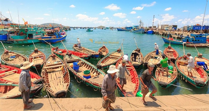 Một góc làng chài cổ Hàm Ninh