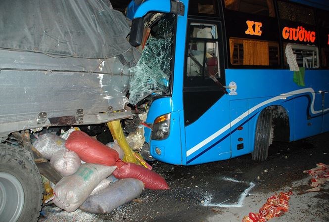 Tai nạn liên hoàn, 13 người thương vong