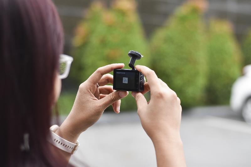 Để bắt đầu, người dùng chỉ cần ra câu lệnh : 'OK, Garmin', sau đó là đọc tiếp câu lệnh muốn thực hiện.