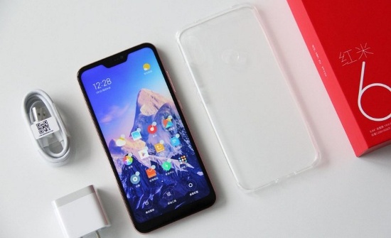 Máy được trang bị chipset Snapdragon 625, RAM 3GB, bộ nhớ trong 32GB, có hỗ trợ khe cắm thẻ nhớ mở rộng và đi kèm viên pin dung lượng 4.000mAh hứa hẹn cho thời gian chơi game liên tục đến 6 giờ, hoặc 8.5 giờ nếu phát video. 