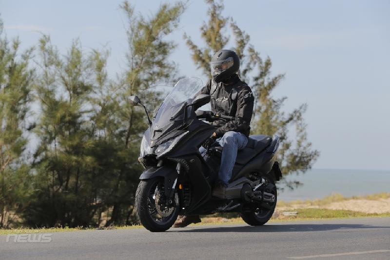 AK550 thích hợp với những người có chiều cao trên 1m75.