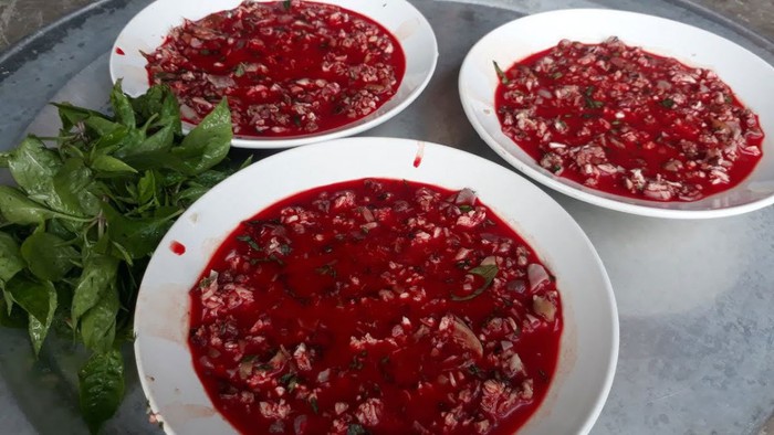 Tiết canh cũng là món ăn độc đáo của nhiều địa phương tại Việt Nam.